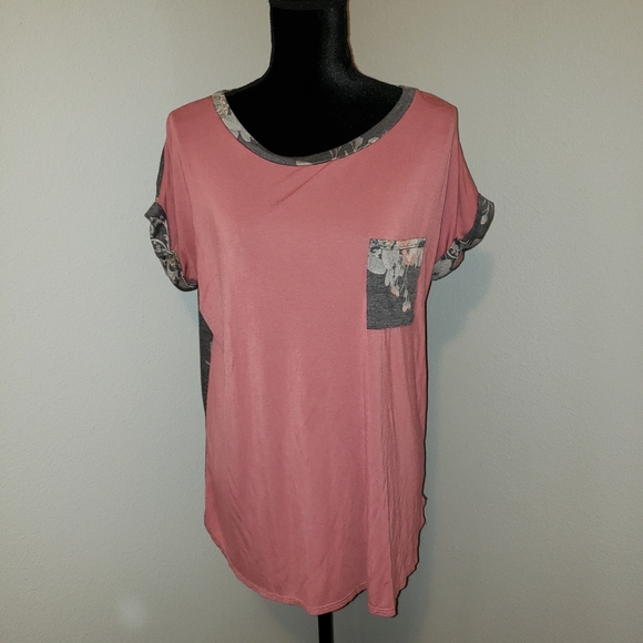 Coco & Main Tops - FINAL PRICE! Coco & Main Pink and Gray Tshirt Sz L